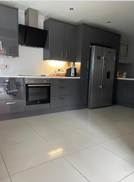 Mac'S- Double Room Shared Bathroom Belfast